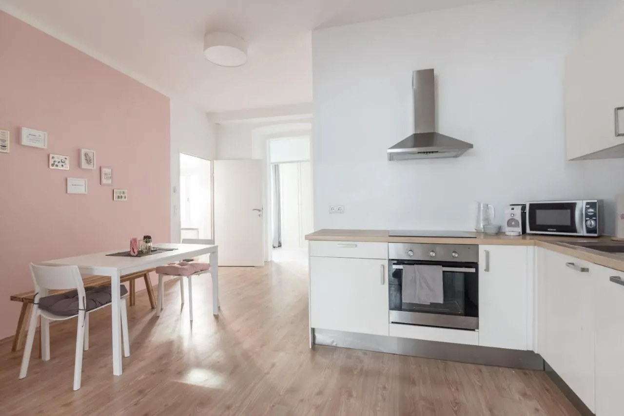 Nice Apartment In Lovely Area Bécs