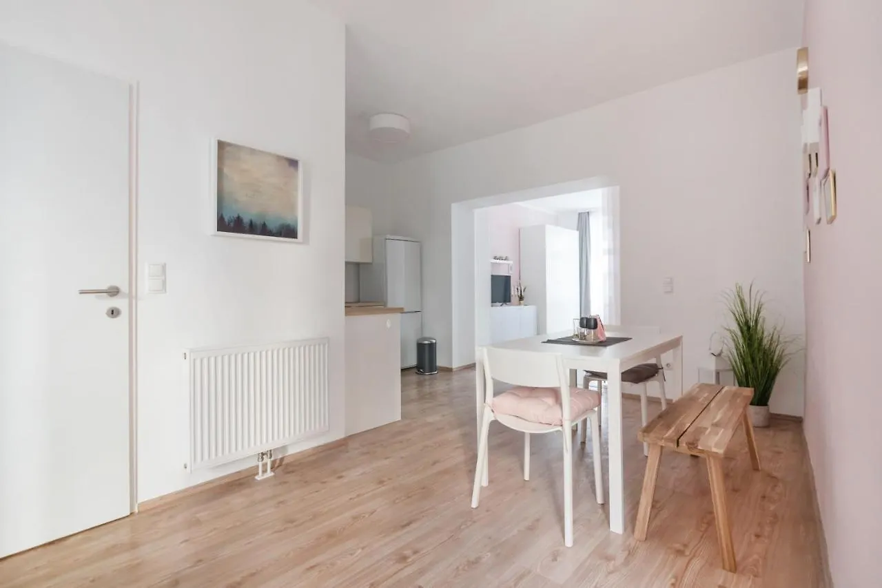Nice Apartment In Lovely Area Bécs