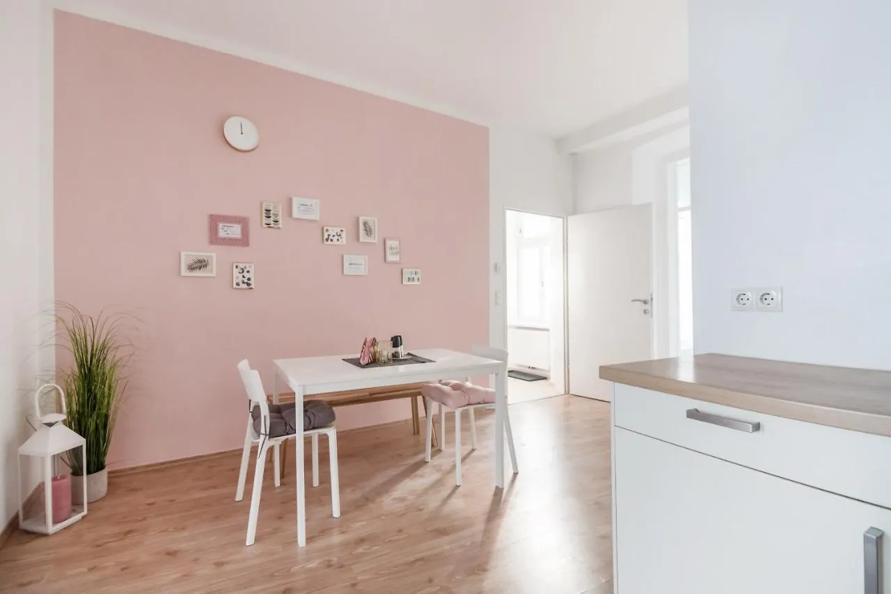 Nice Apartment In Lovely Area Bécs